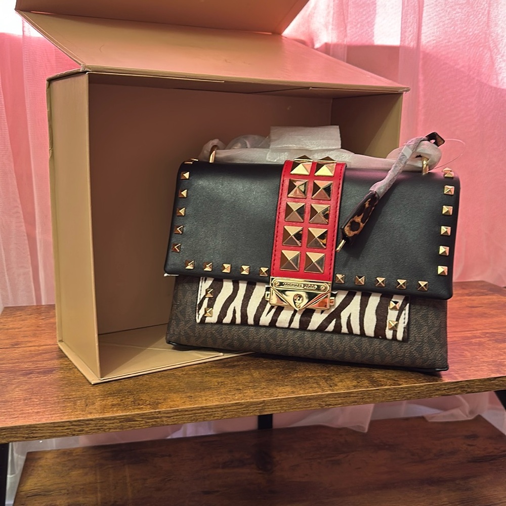MK medium shoulder bag super classy